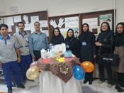 به مناسبت روز جهانی بهداشت دست،رئیس و مدیر و مترون مرکز به همراه کارشناس کنترل عفونت این روز را گرامی داشتند.